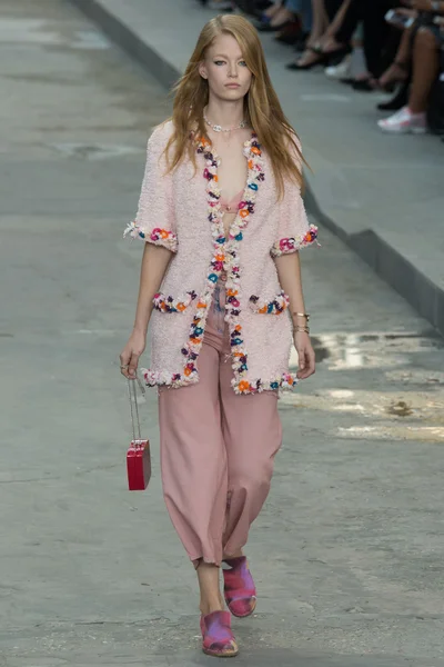Look 32